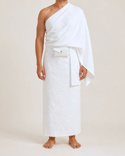 Ceinture de pèlerinage à pochette et bouton pression portée à la taille sur l'ihram