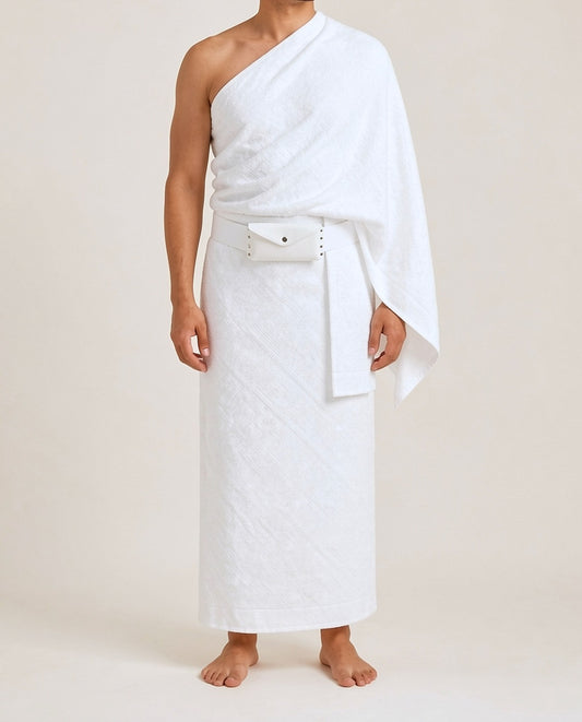 Ceinture de pèlerinage à pochette et bouton pression portée à la taille sur l'ihram